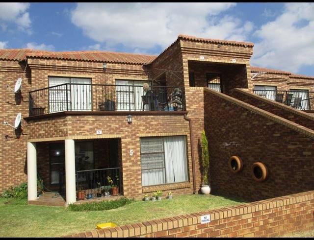 2 BEDROOM TOWNHOUSE FOR SALE IN LIEFDE EN VREDE